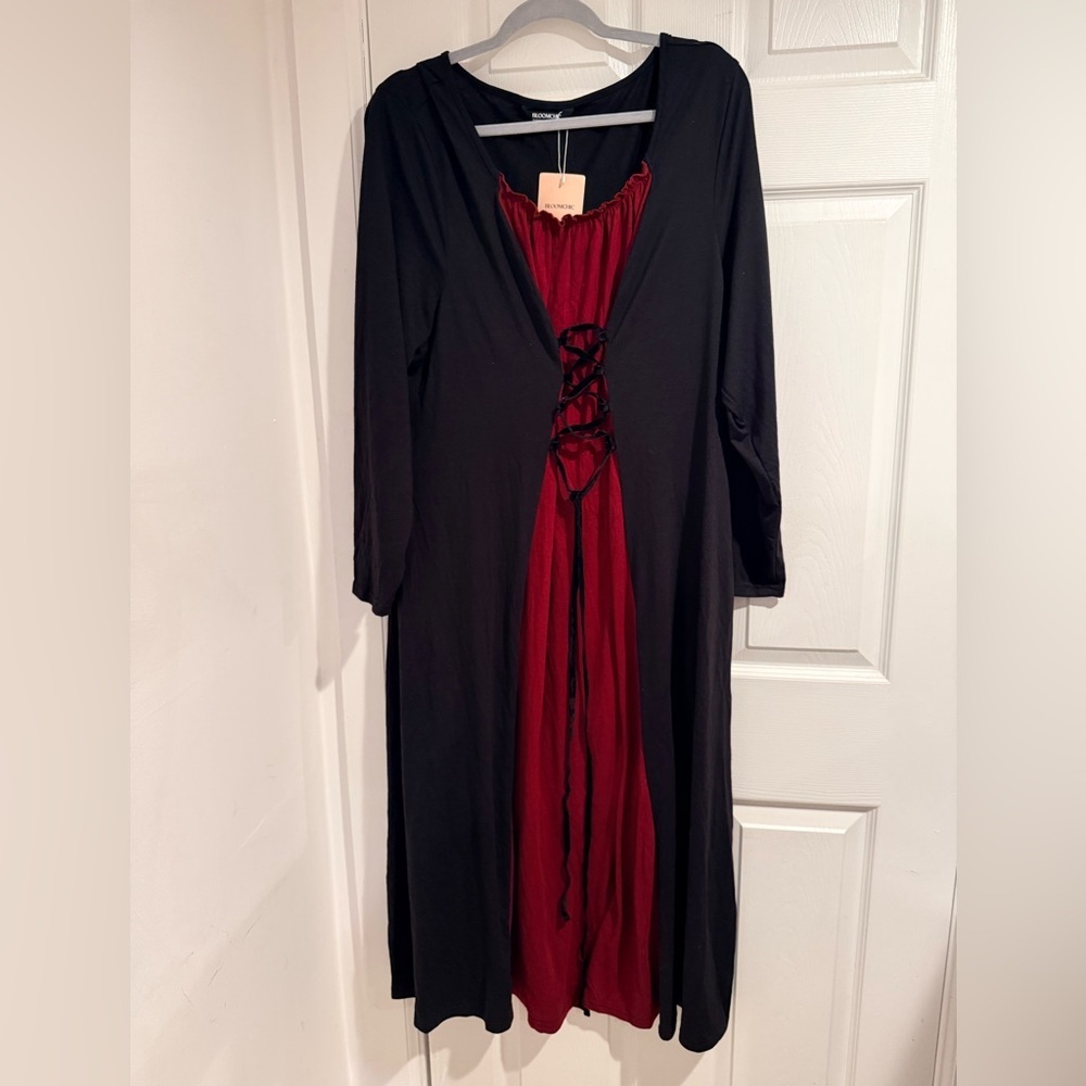 BloomChic Black and Red Dress